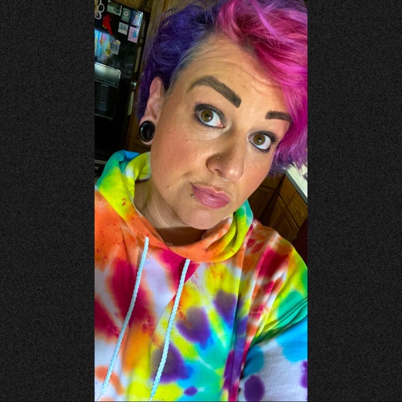 Meet your Posher, Laura - Picture 1 of 1